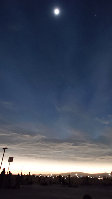 皆既食中の太陽と金星 皆既食中の太陽と金星