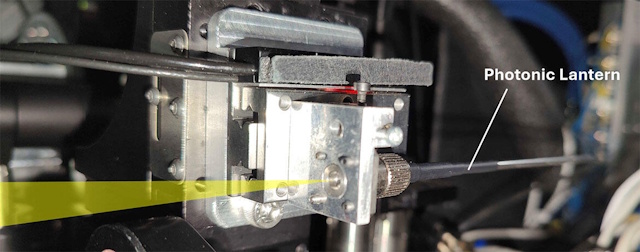 FIRST-PLに取り付けられたフォトニック・ランタン
