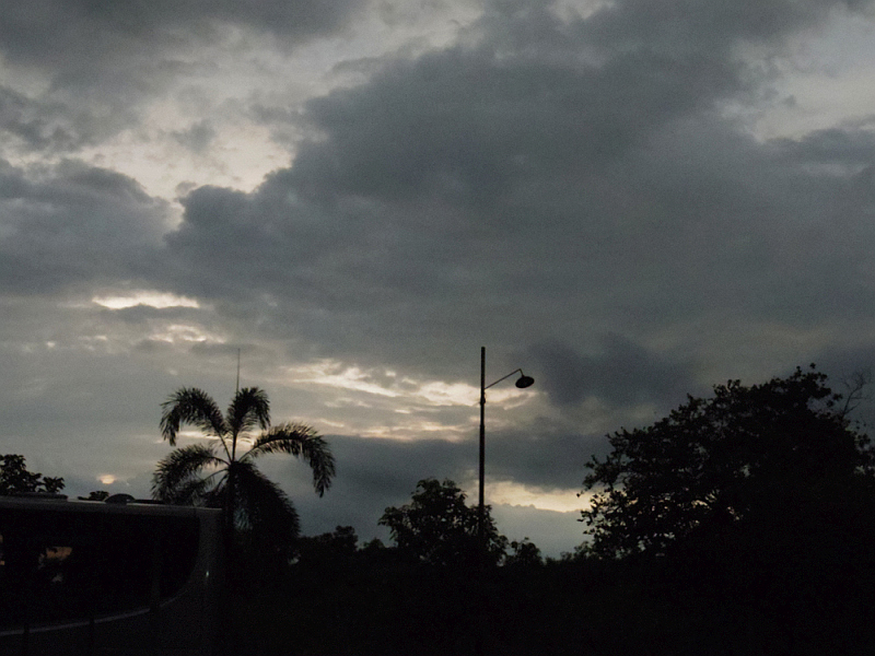 厚い雲に覆われたパランカラヤ 厚い雲に覆われたパランカラヤ