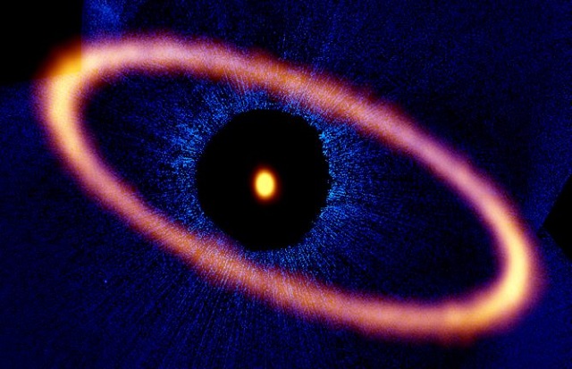 フォーマルハウトを取り巻く環 フォーマルハウトを取り巻く環