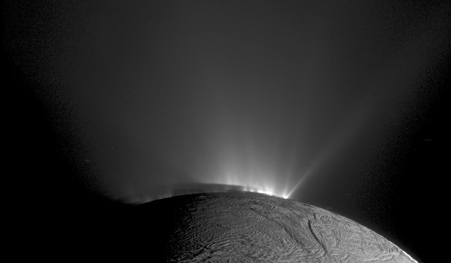 エンケラドスの間欠泉 エンケラドスの間欠泉