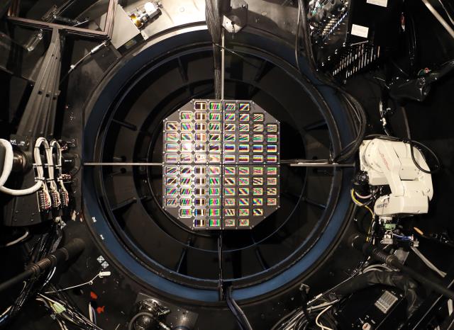 105cmシュミット望遠鏡に取り付けられたTomo-e Gozenフルモデル 105cmシュミット望遠鏡に取り付けられたTomo-e Gozenフルモデル