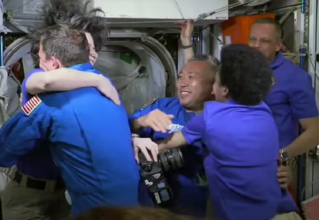 ISSへ入室した若田さん ISSへ入室した若田さん