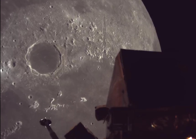 月周回軌道上でレジリエンスが撮影した月面 月周回軌道上でレジリエンスが撮影した月面