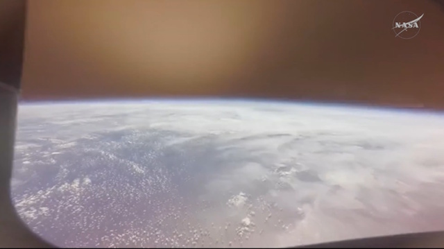 大気圏到達時に高度約120kmから撮影した地球 大気圏到達時に高度約120kmから撮影した地球