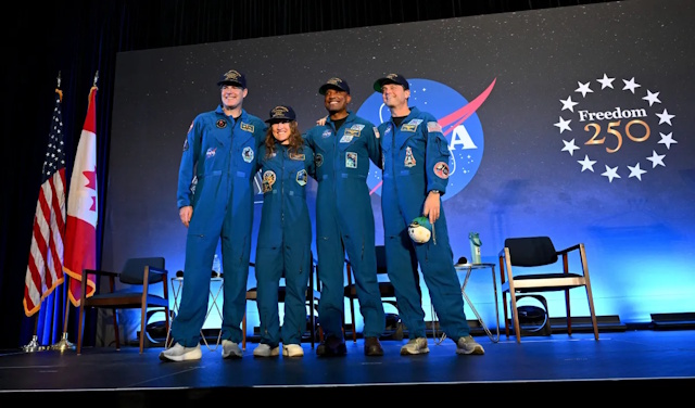 帰還セレモニーに参加した4名の宇宙飛行士 帰還セレモニーに参加した4名の宇宙飛行士