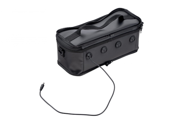 電源ケーブルを外に取り出せる配線孔